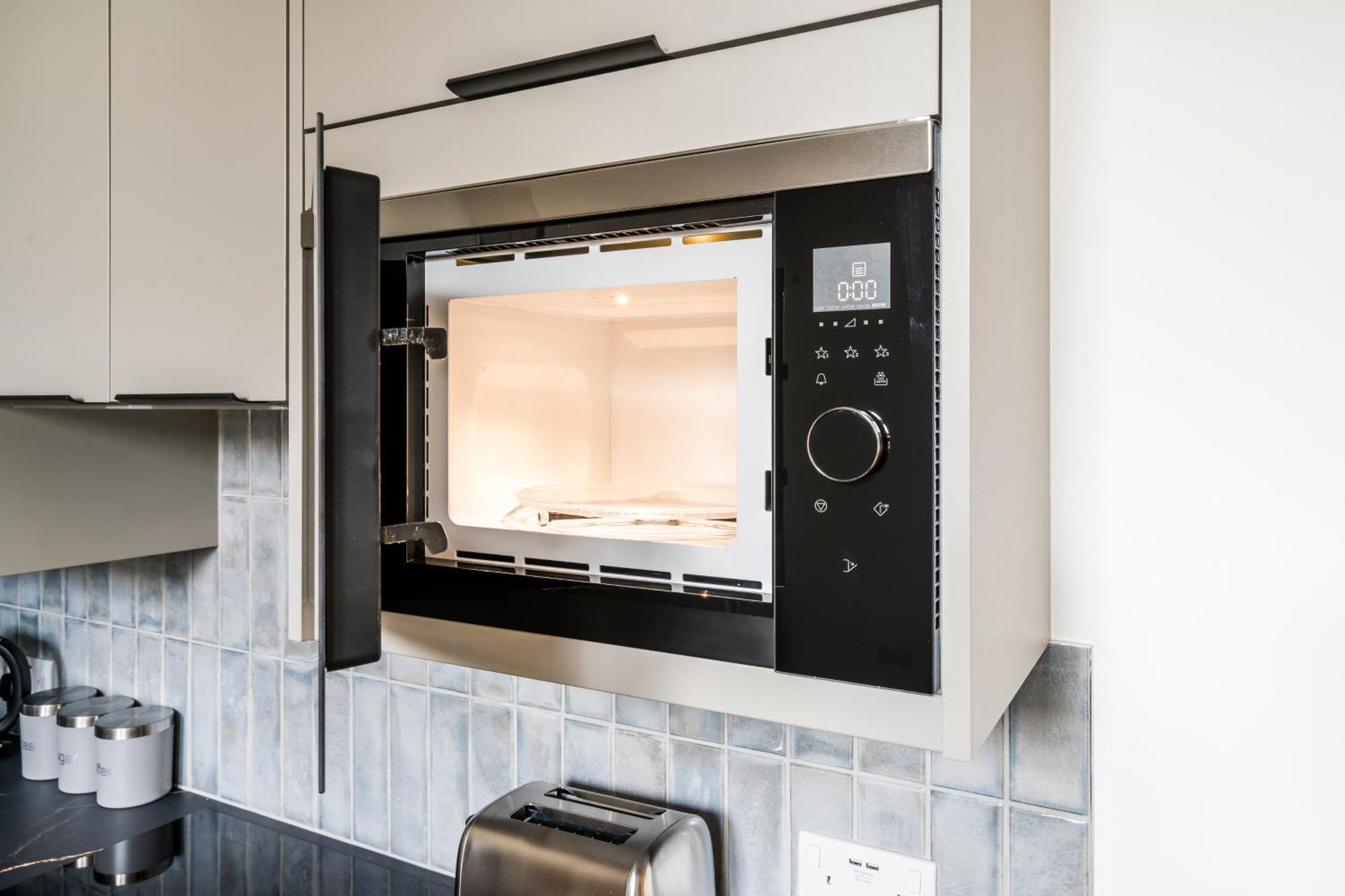Cozy 2 Bedroom Apartment In Sutton Сътън Екстериор снимка