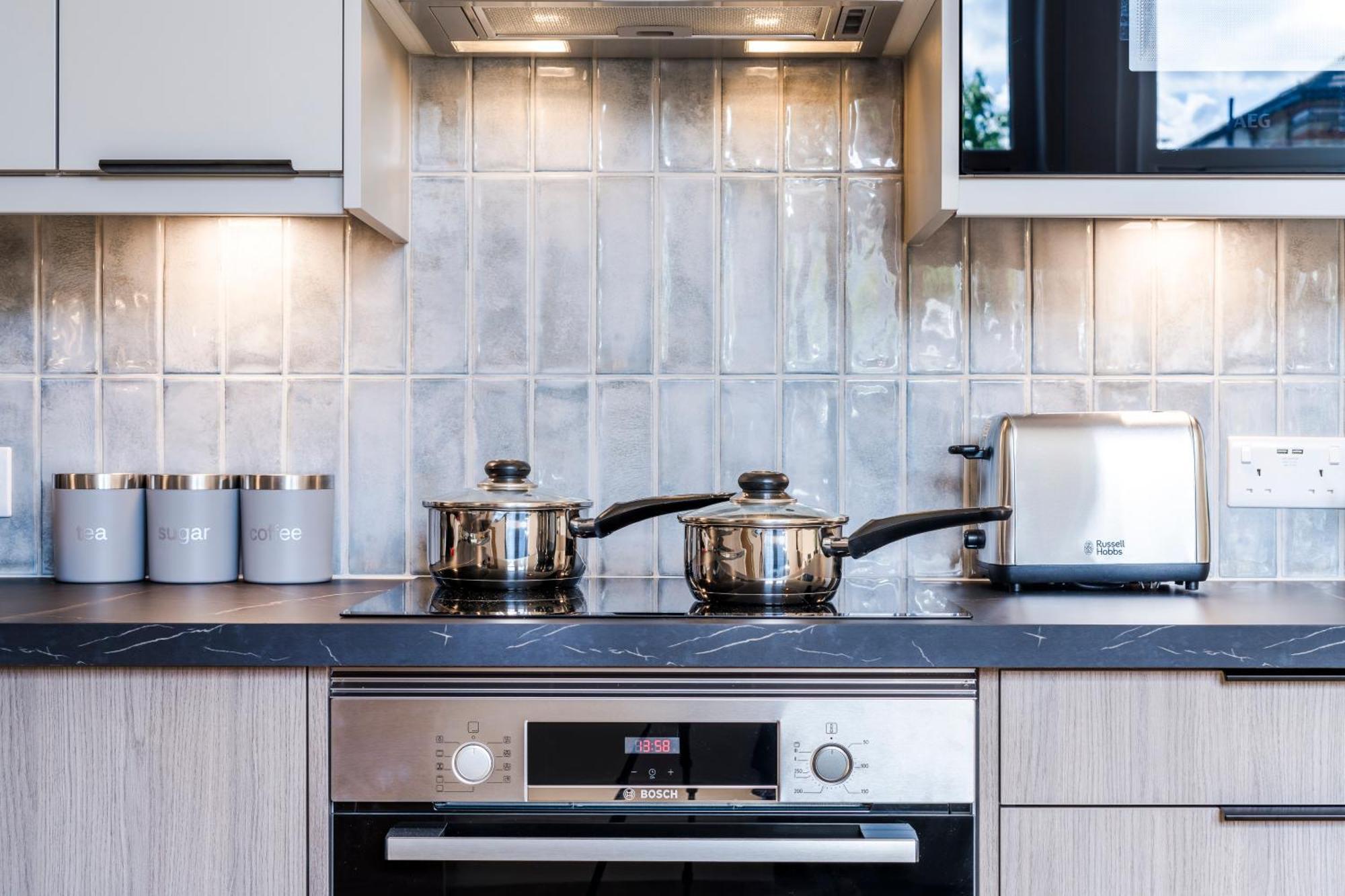 Cozy 2 Bedroom Apartment In Sutton Сътън Екстериор снимка