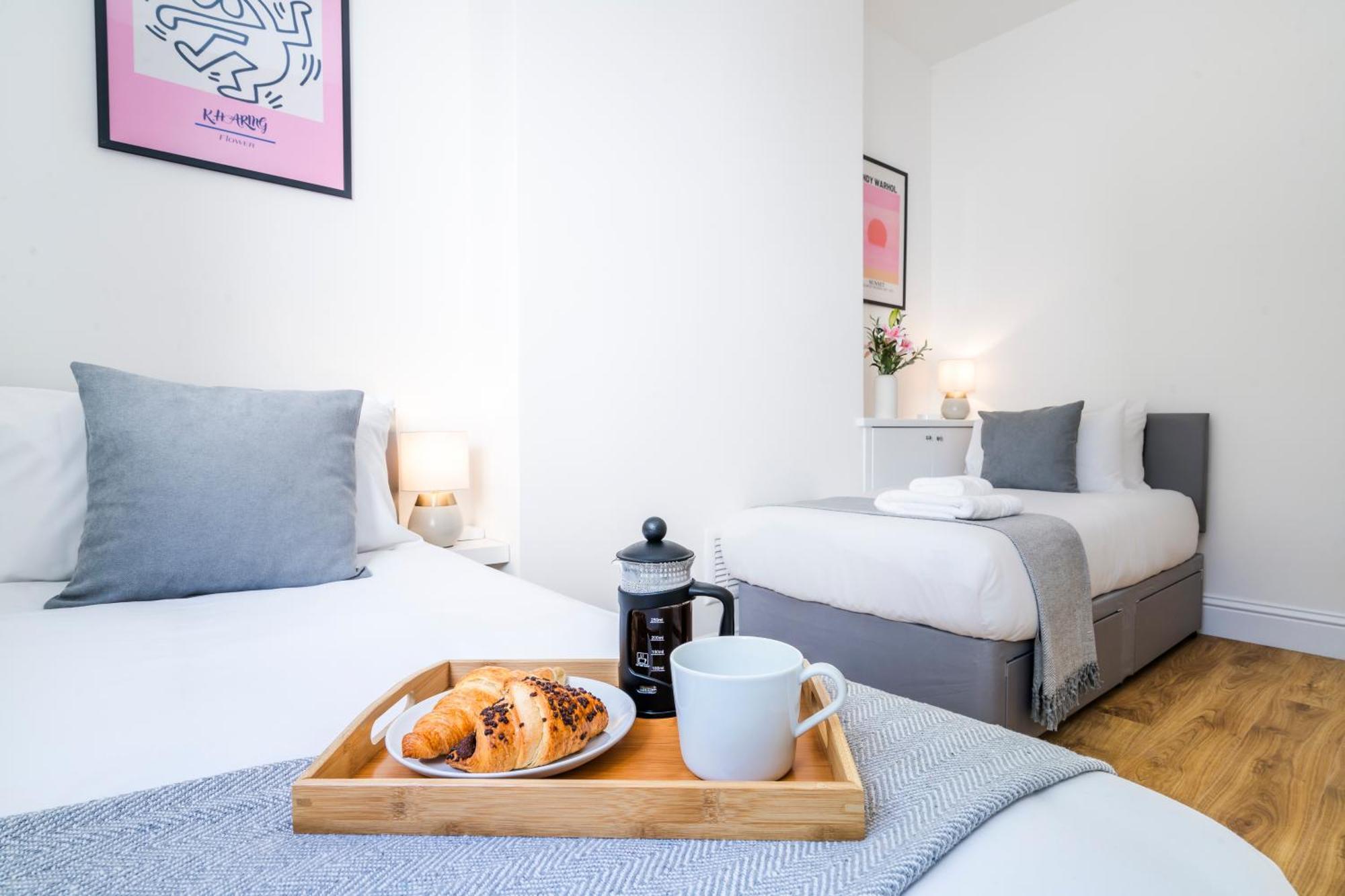 Cozy 2 Bedroom Apartment In Sutton Сътън Екстериор снимка