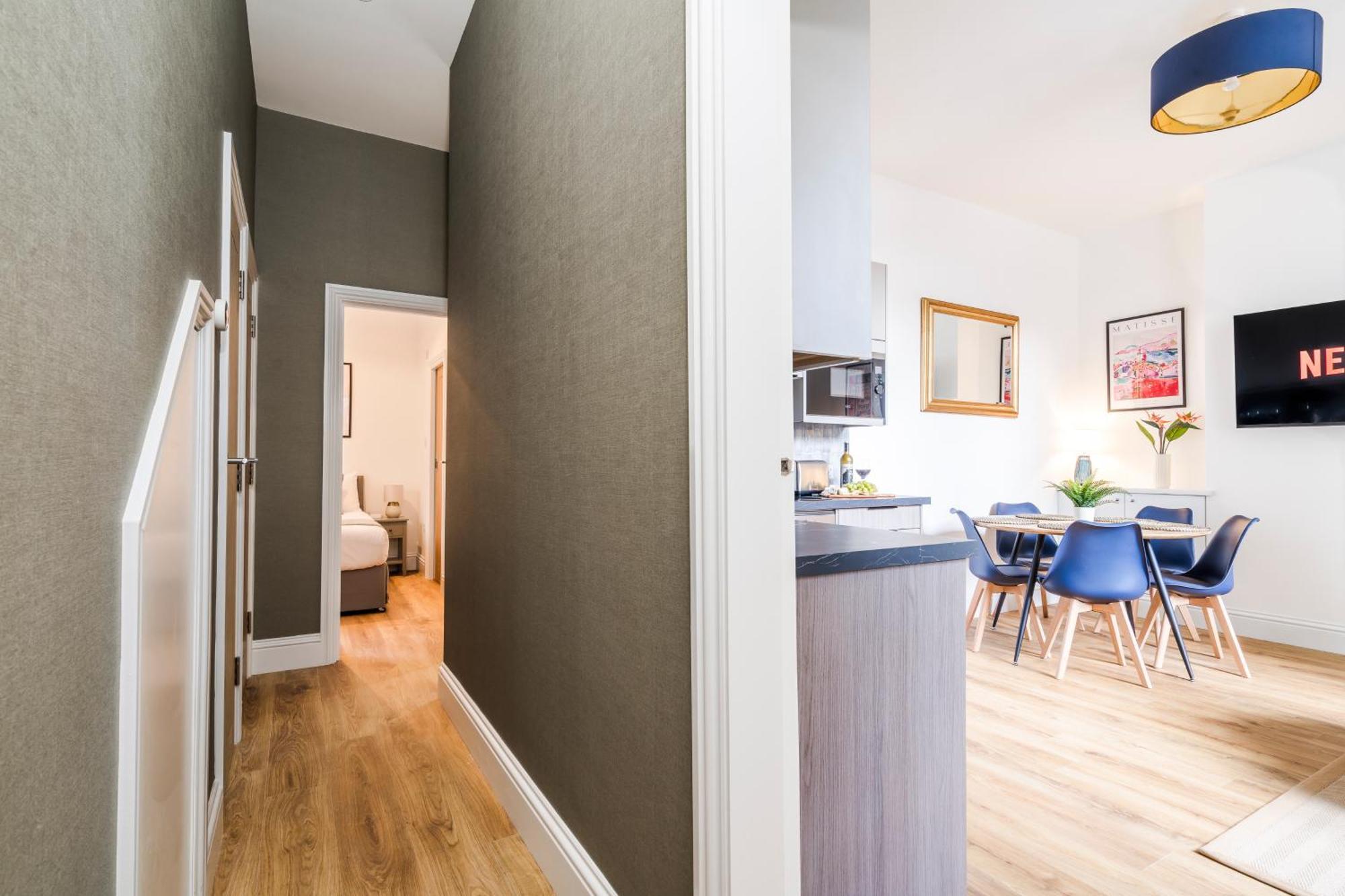 Cozy 2 Bedroom Apartment In Sutton Сътън Екстериор снимка