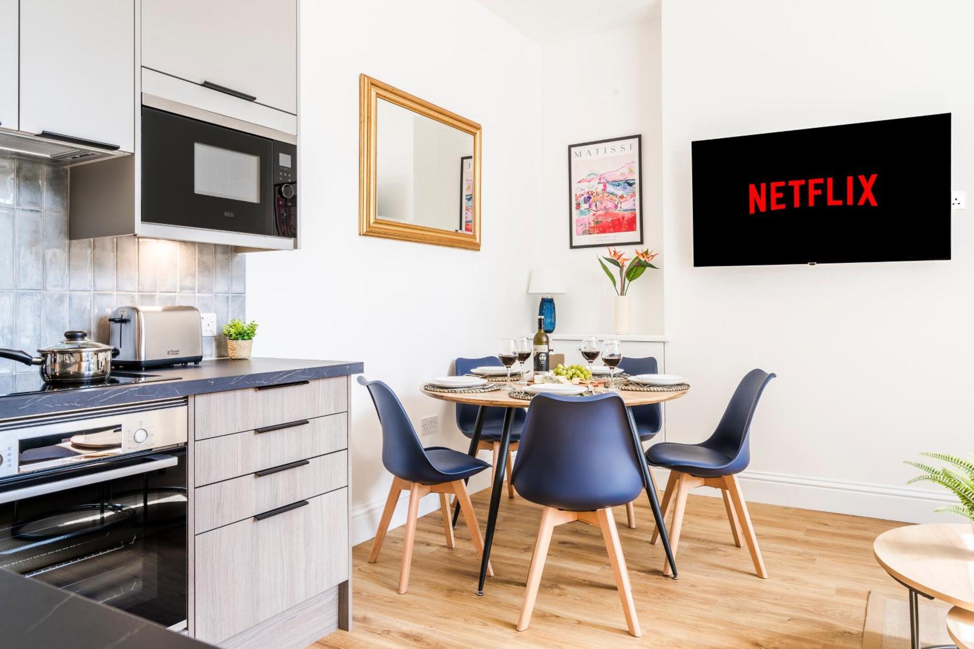 Cozy 2 Bedroom Apartment In Sutton Сътън Екстериор снимка