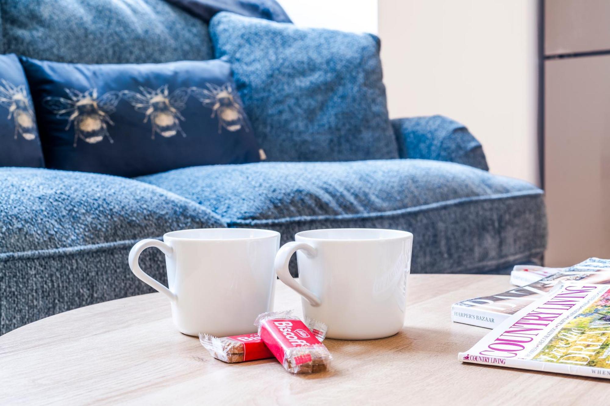 Cozy 2 Bedroom Apartment In Sutton Сътън Екстериор снимка